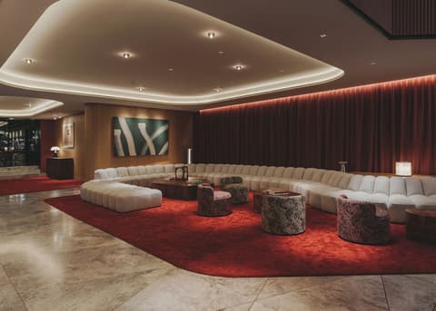 Gallery Hotel, Reception