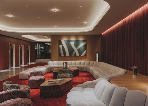 Gallery Hotel, Reception