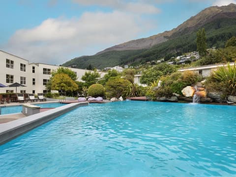 Mercure Queenstown Resort, Pool