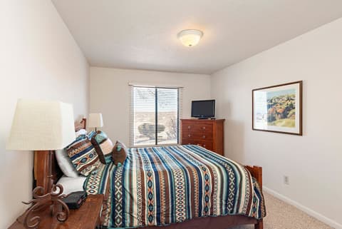 Fort Marcy Hotel Suites by All Seasons Resort Lodging, Room