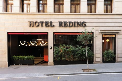 chic&basic Reding, Front of property