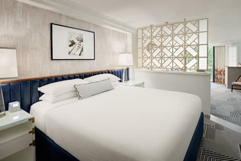 Le Parc at Melrose, Room