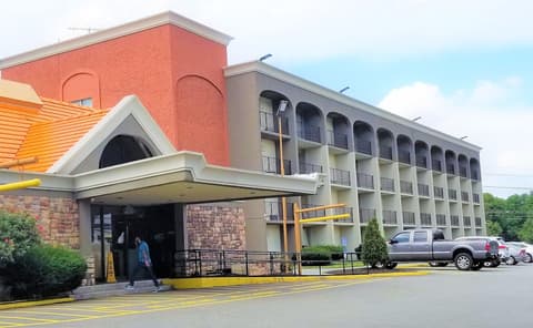 Howard Johnson by Wyndham Clifton NJ, Front of property
