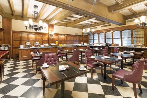 Claridge Hotel, Bar (on property)