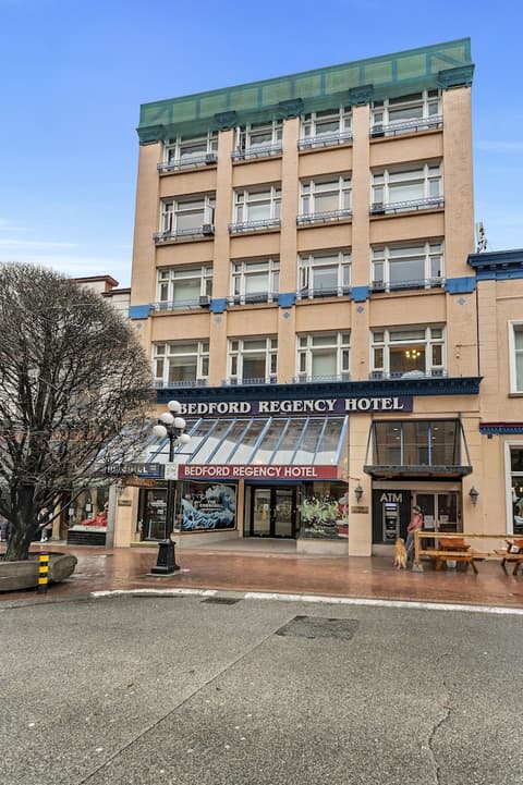 Bedford Regency Hotel, Front of property