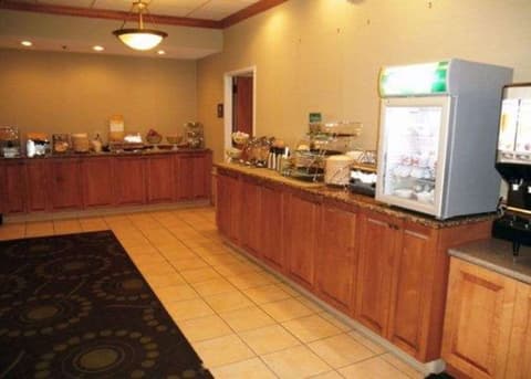 Quality Inn Florissant - St Louis, Coffee service