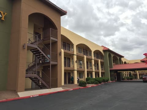 Quality Inn Airport East, Exterior