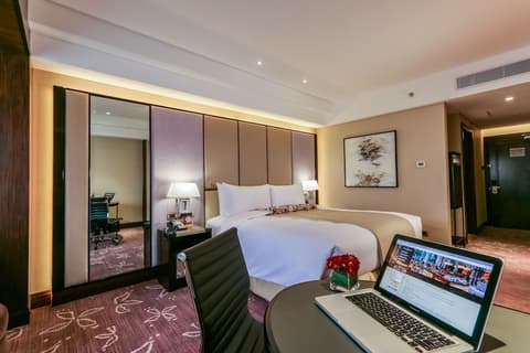 Diamond Hotel Philippines, Room