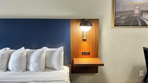 La Quinta Inn by Wyndham Huntsville Research Park, Room