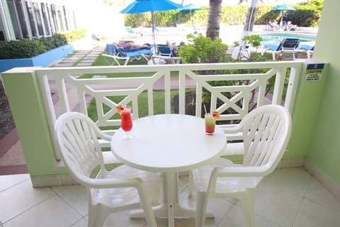 Dover Beach Hotel, Room