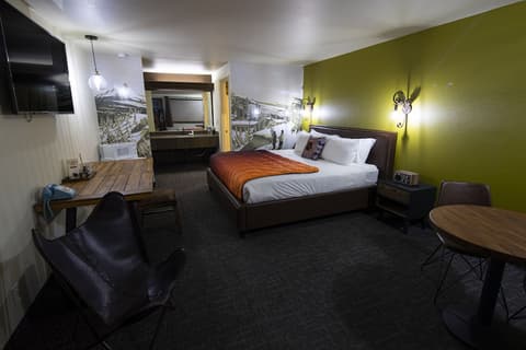 Campfire Hotel, Room