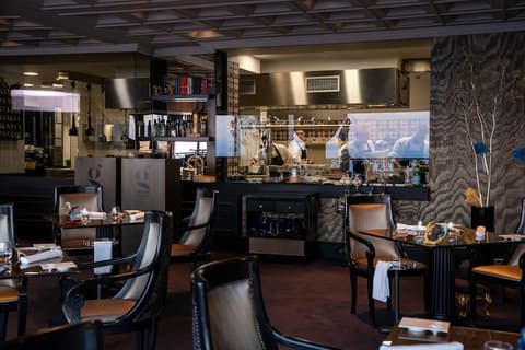 Grand Hotel Parkers, Restaurant