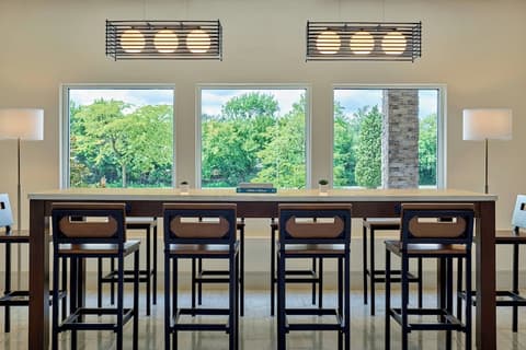 Delta Hotels by Marriott Chicago Willowbrook, Lobby