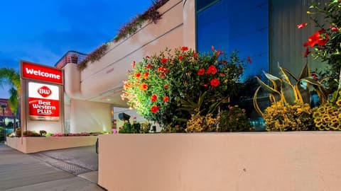 Best Western Plus Suites Hotel - Los Angeles LAX Airport, Exterior