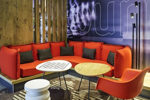 ibis Bayonne Centre, Interior entrance