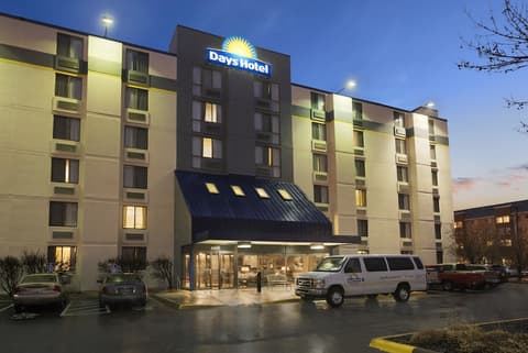 Days Hotel by Wyndham University Ave SE, Exterior