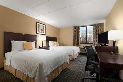 Days Hotel by Wyndham University Ave SE, Room