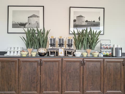 Confederation Place - Hotel, Breakfast area