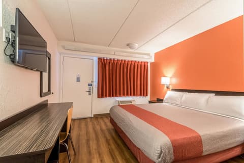 Motel 6 Birmingham, AL, Room