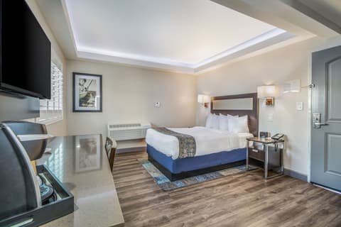 Inn at 50 at Long Beach Convention Center, Room