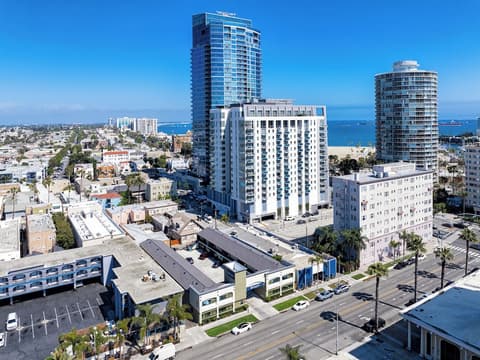 Inn at 50 at Long Beach Convention Center, Exterior