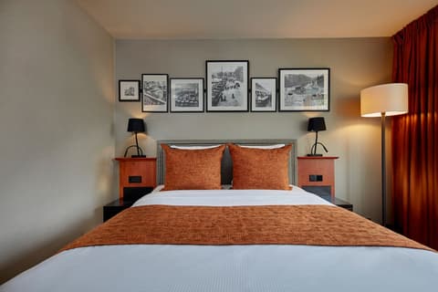 Carlton Square Hotel, Room