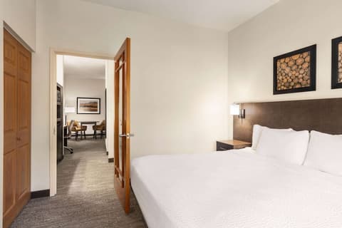 Days Inn & Suites by Wyndham Bozeman, Room