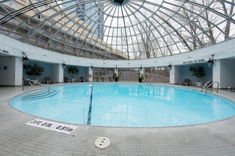 Toronto Don Valley Hotel and Suites, Indoor pool