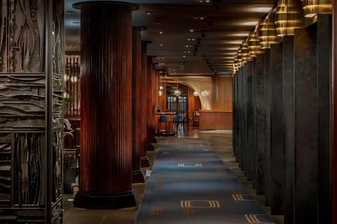 Royalton New York, Lobby