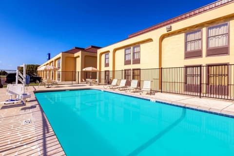 Baymont by Wyndham Amarillo East, Pool