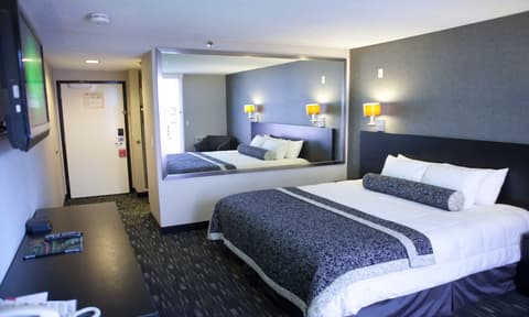 Ramada Plaza by Wyndham West Hollywood Hotel & Suites, Room