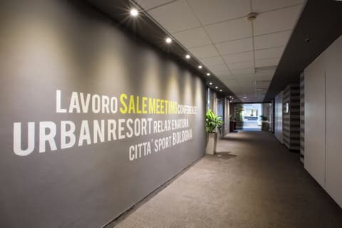 Living Place Hotel, Interior entrance