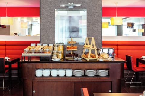 SANA Capitol Hotel, Breakfast meal