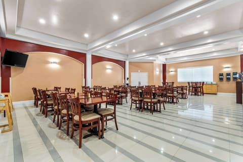 Best Western Plus Yosemite Way Station Motel, Breakfast area