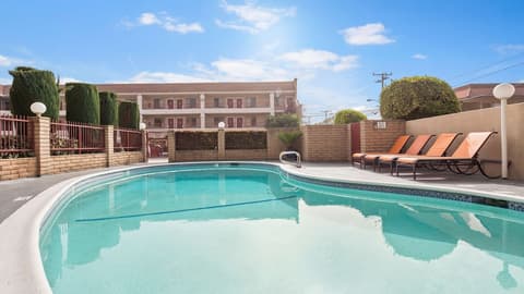 Best Western Pasadena Royale Inn & Suites, Pool