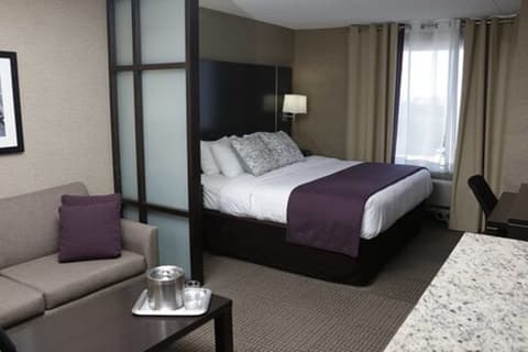 Quattro Hotel & Conf. Centre, an Ascend Collection Hotel, Room