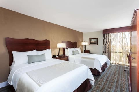 Wyndham Visalia, Room