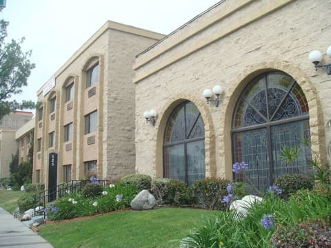 Portside Inn & Suites, Exterior