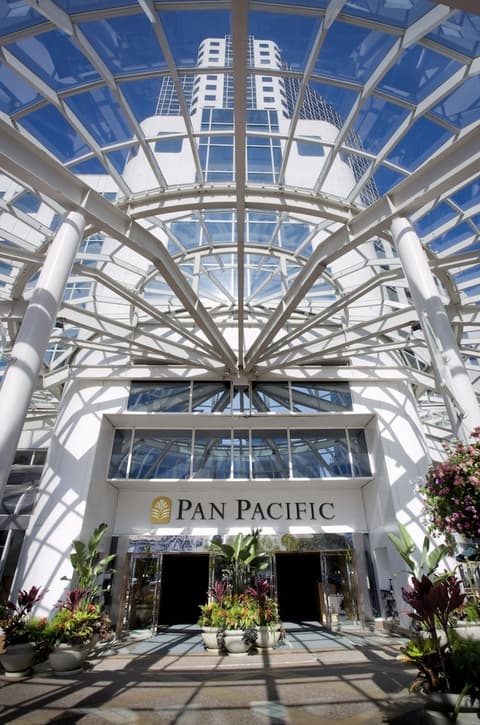 Pan Pacific Vancouver, Property entrance