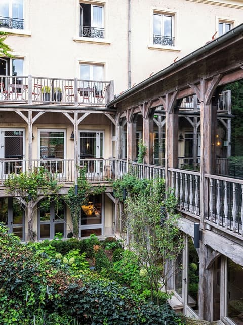 Les Etangs de Corot, Exterior