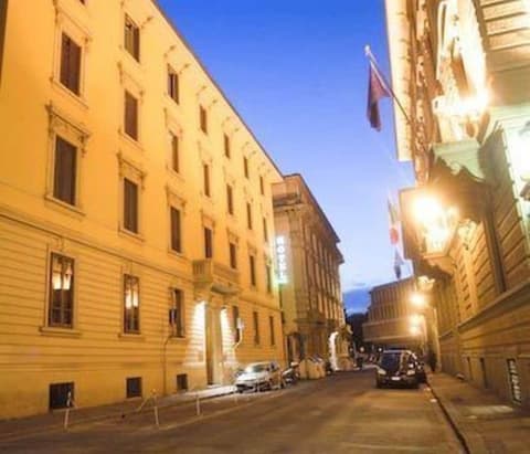 Hotel Beatrice, Exterior