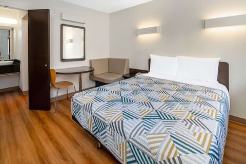 Motel 6 Santa Barbara, CA - State Street, Room