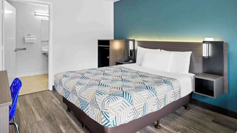 Motel 6 Monterey, CA, Room