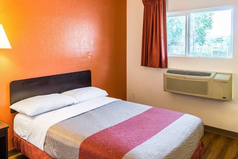 Motel 6 Bakersfield, CA - Convention Center, Room