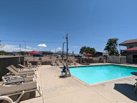 Motel 6 Kingman, AZ - Route 66 East, Pool
