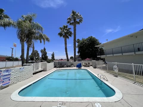 Motel 6 Bakersfield, CA - South, Pool