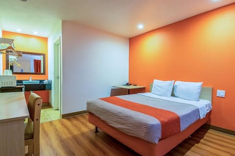 Motel 6 Bakersfield, CA - Airport, Room