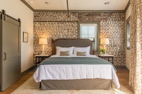 Andrew Pinckney Inn, Room