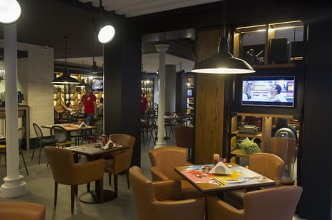 Plaza Hotel, Restaurant