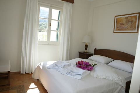 Crithoni's Paradise Hotel, Room